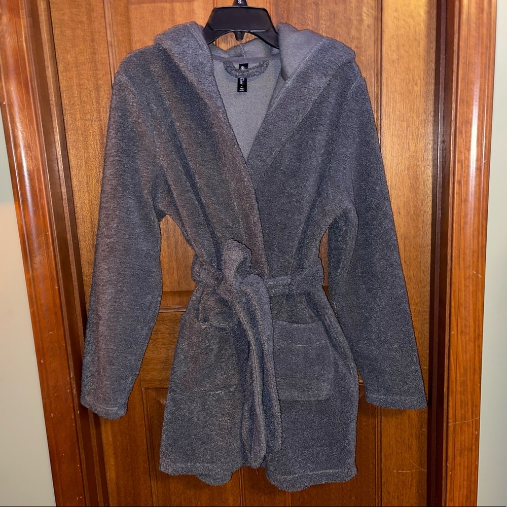 🌺 Ladies AMBRIELLE Sleepwear Robe. Size Small. 🌺